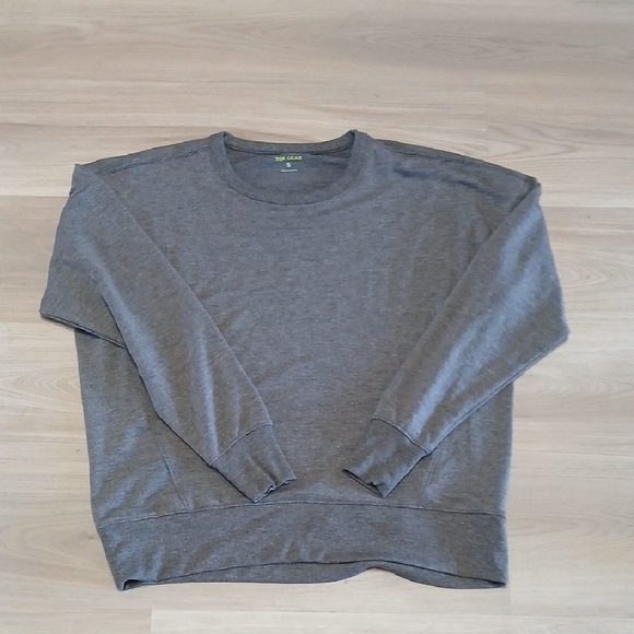 tek gear Tops - Tek Gear Charcoal Crewneck Sweater